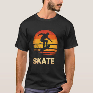Abenteuerlustiger Skateboarder bei Sonnenuntergang T-Shirt