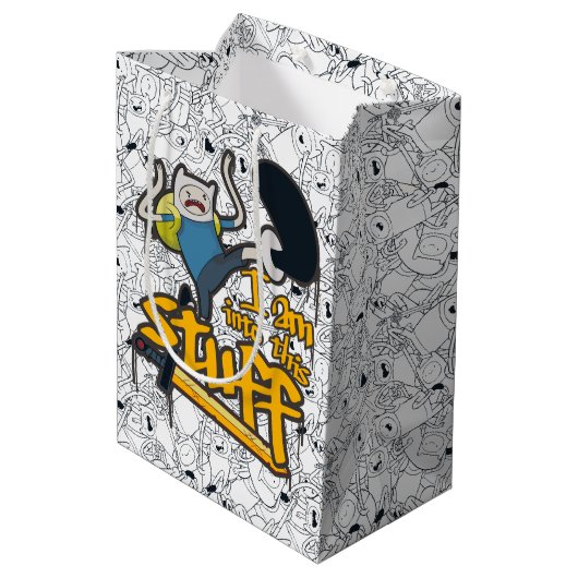 Abenteuerzeit | Finn "Ich bin in dieses Zeug" Mittlere Geschenktüte (Rückseite Schrägansicht)