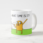 Abenteuerzeit | Finn & Jake Fist Bump Jumbo-Tasse (Vorderseite Rechts)