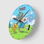 Abenteuerzeit | Finn's Backpack Adventure Gear Runde Wanduhr (Winkel)
