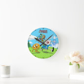 Abenteuerzeit | Finn's Backpack Adventure Gear Runde Wanduhr (Zuhause)