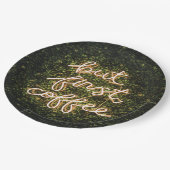 Aber erst Kaffee, Neonlicht Zitat Sprichwort Pappteller (Schrägansicht)