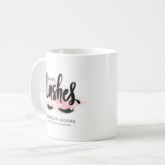 Aber erste Lashes | Lash Techniker Monogram Kaffeetasse (Vorderseite Links)