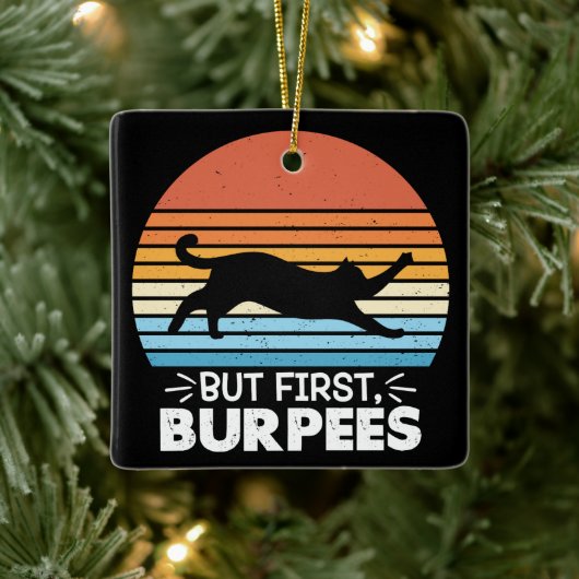 Aber zuerst, burpees Cat Owner Workout Retro Graph Keramikornament (Baum)