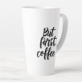 Aber zuerst Kaffee | Chic Moderne Skript-Typografi Milchtasse (Rechte Ecke)