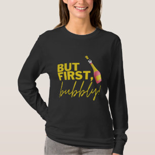 Aber zuerst mit einer Flasche glühenden Weins T-Shirt