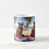 Abessinienkatze am Strand, Sommergeschenk für Katz Kaffeetasse (Mittel)