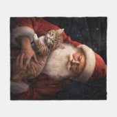 Abessinienkatze mit Weihnachtsmann Weihnachten Fleecedecke (Vorderseite (Horizontal))