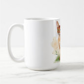 Abessinische Katze umgeben von sanften Farben und Kaffeetasse (Links)