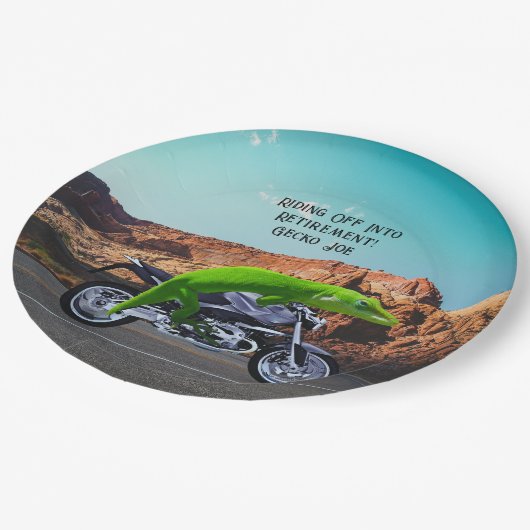 Abfahrt in den Ruhestand Custom Gecko Motorrad Pappteller (Schrägansicht)