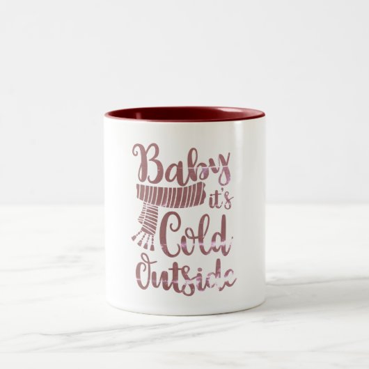 Abgeblendetes Baby seine kalte Outside Script Zwei Zweifarbige Tasse (Mittel)