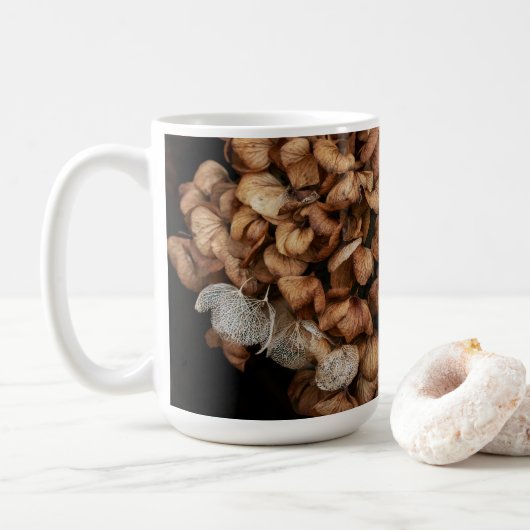 Abgeblendetes Hydrangea Kaffeetasse (Mit Donut)