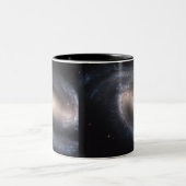 Abgehaltener Spiralarm NGC 1300 Zweifarbige Tasse (Mittel)