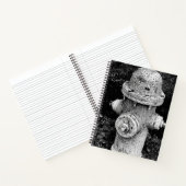 Abgenutzter abgesplitterter rostiger alter Feuerhy Notizblock (Innenseite)