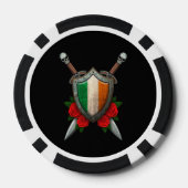 Abgenutzter irischer Flaggenschild und Schwerter m Pokerchips (Rückseite)