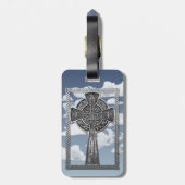 Abgenutztes Metallkreuz Gepäckanhänger (Rückseite vertikal)