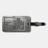 Abgenutztes Metallkreuz Gepäckanhänger (Rückseite horizontal)