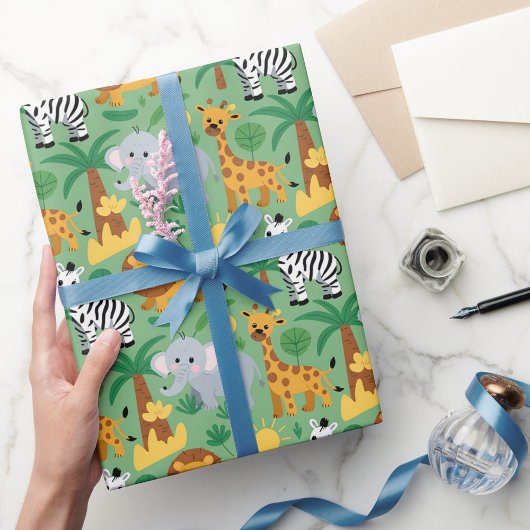 Abgerollte und flache Ansichten von Geschenkpapier