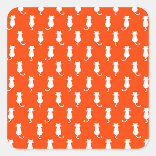 Abgeschiedene weiße Katze auf Orange Polka Dot Pat Quadratischer Aufkleber
