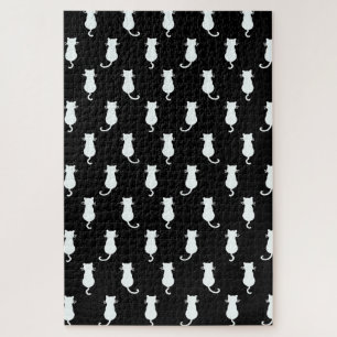 Abgeschiedene weiße Katze auf schwarzem Polka-Dot- Puzzle