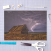 Abgeschiedener alter Stall mit Blitzschlag Seidenpapier (Handwerk)