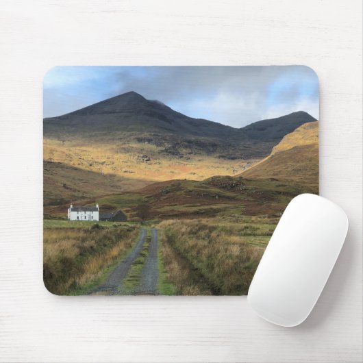 Abgeschiedenes Bauernhaus auf der Insel Mull Lands Mousepad (Mit Mouse)