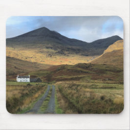 Abgeschiedenes Bauernhaus auf der Insel Mull Lands Mousepad