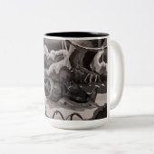 Abgestürzte Kampfflugzeuge aus dem Weltkrieg Zweifarbige Tasse (VorderseiteRechts)