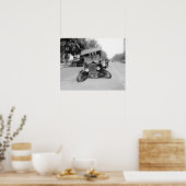 Abgestürztes Vintage Car, 1922. Vintages Foto Poster (Küche)