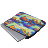 Abgetragene Wolken an orangefarbener, tropfender T Laptopschutzhülle (Vorne Knopf)