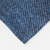 Abgetragener Denim-Stoff, texturierter Hintergrund Fleecedecke (Ecke)