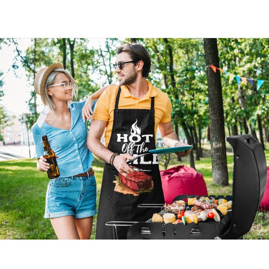 Abheben des Grills Schürze