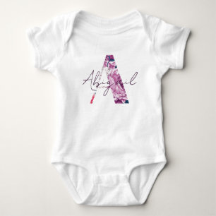 Abigail Baby Name Blumen Script Hübsch Girl Floral Strampler