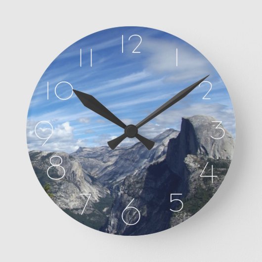 Above Half Dome Runde Wanduhr (Vorderseite)