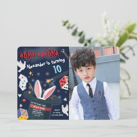 Abracadabra Birthday Magic Party Magician Foto Einladung (Stehend Vorderseite)