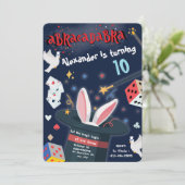 Abracadabra Birthday Magic Party Magician Thema Einladung (Stehend Vorderseite)