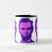 Abraham Lincoln im Pop Art Pink & Lila Zweifarbige Tasse (Mittel)