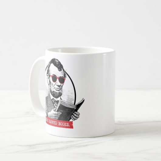 Abraham Lincoln Reads Banned Books Kaffeetasse (Vorderseite Links)