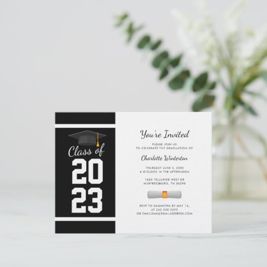 Abschluss 2024 Schwarze Typografie Party Einladung (Stehend Vorderseite)