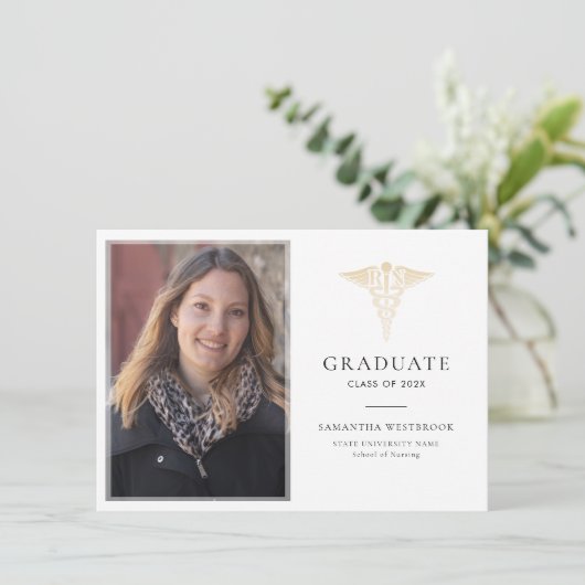 Abschluss 2025 Ankündigung von Foto-Krankenschwest (Stehend Vorderseite)