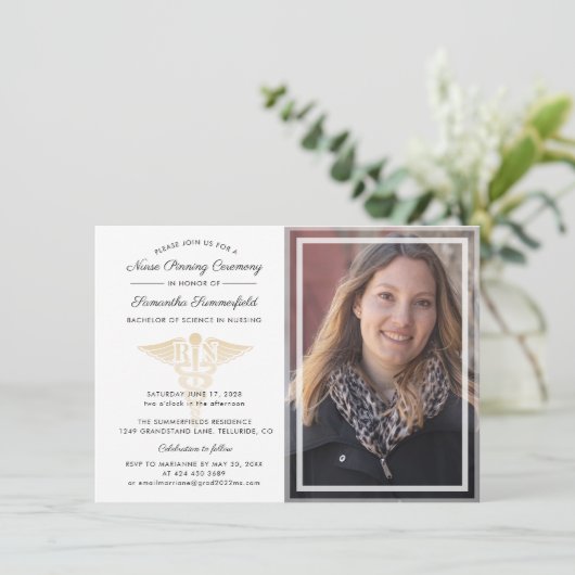 Abschluss 2025 Foto zur Zeremonie der Krankenpfleg Einladung (Stehend Vorderseite)