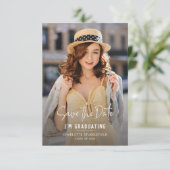 Abschluss 2025 Fotos Ankündigung Datum freihalten Begleitkarte (Stehend Vorderseite)