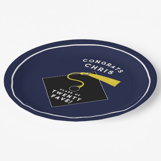 Abschluss 2025 Navy Blue Pappteller (Schrägansicht)