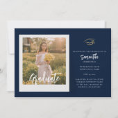 Abschluss 2025 Navy Blue und White Script Ankündigung (Rückseite)