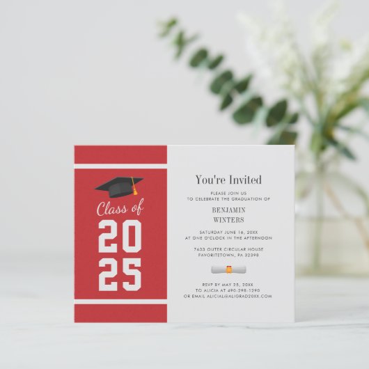 Abschluss 2025 Rote Grad Party Einladung (Stehend Vorderseite)