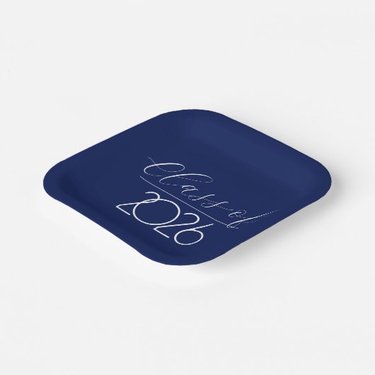 Abschluss 2026 Navy Blue and White Pappteller (Gewinkelt)