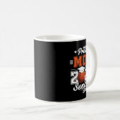 Abschluss 2026 Stolz Mutter eines Basketball-Senio Kaffeetasse (VorderseiteRechts)