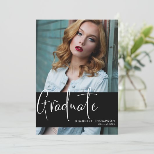 Abschluss Ankündigung Foto Script Modern Einfach (Stehend Vorderseite)