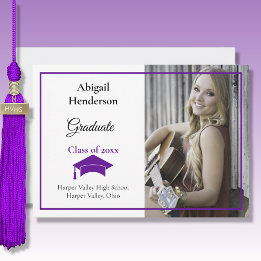 Abschluss Ankündigung Lila Obergrenze und Foto