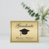 Abschluss Black Grad Cap & Script auf Silver Party Einladungspostkarte (Stehend Vorderseite)
